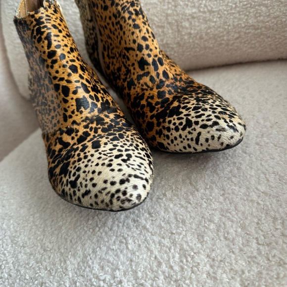 Matisse Nugent Wedge Bootie with Cow Hair in Leopard, Leather real fur Dyed Cow - Picture 5 of 9